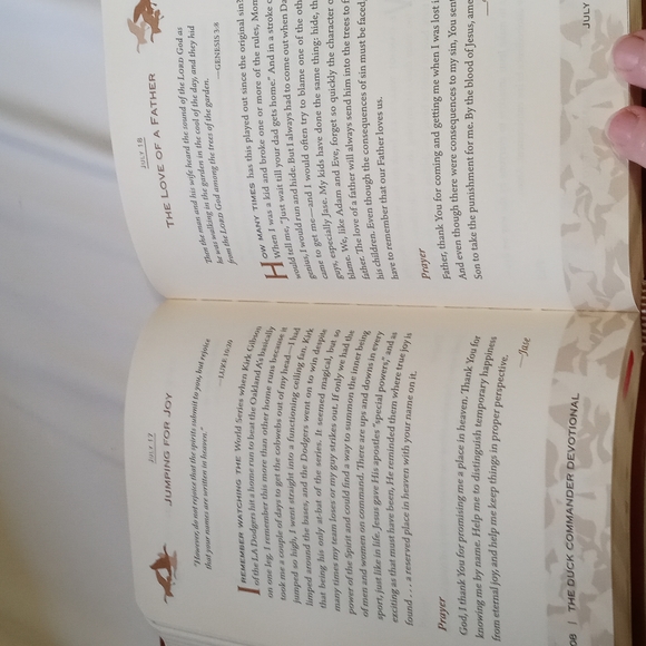 🪿Duck Commander Devotional Book🪿 - Picture 4 of 12